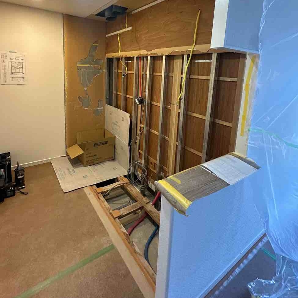 キッチン施工中