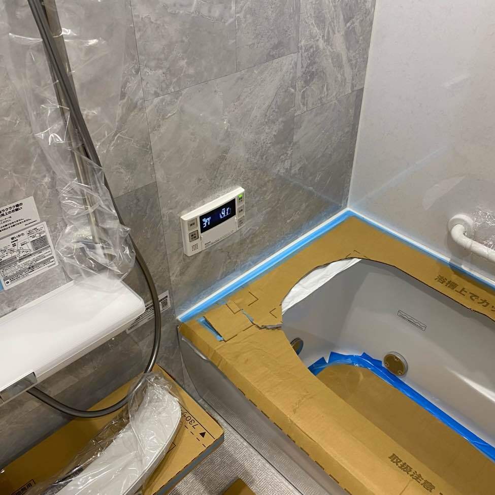 組み立て作業中