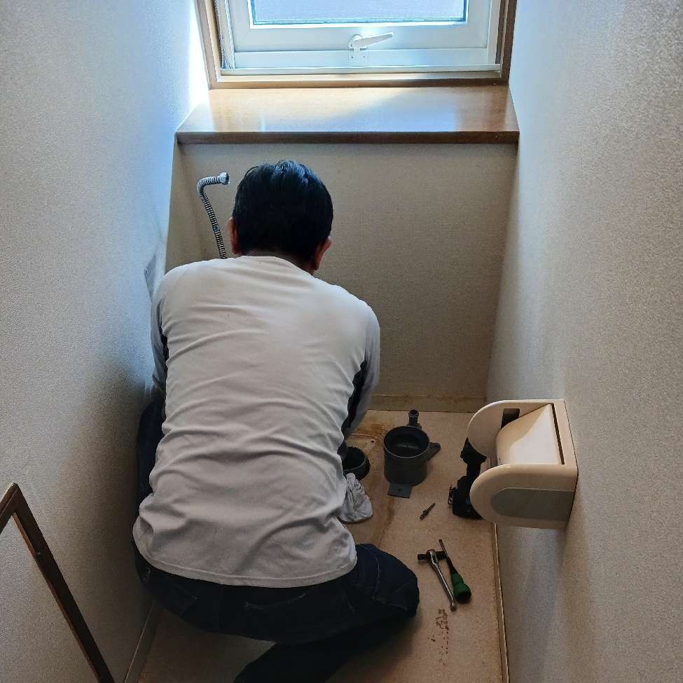 トイレ撤去中。
