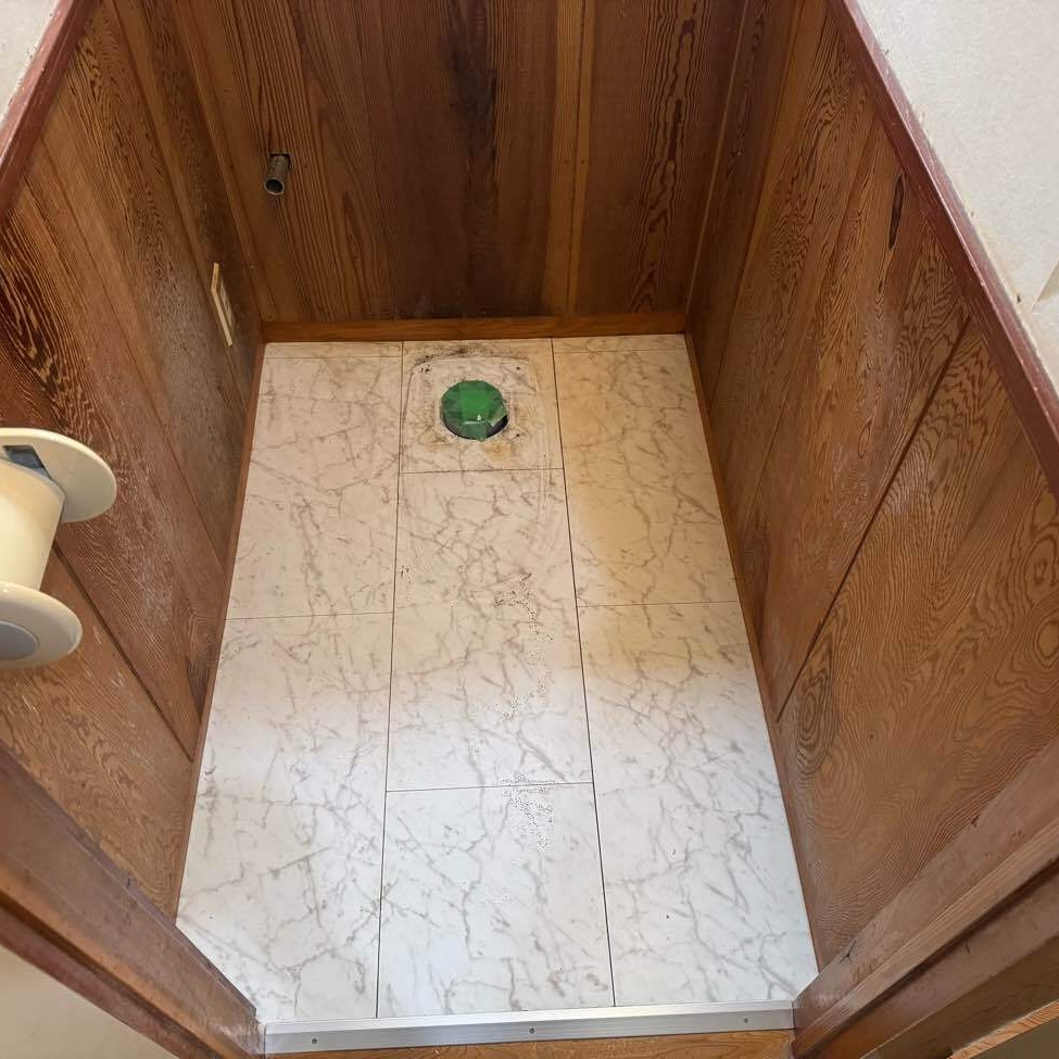 トイレ撤去中