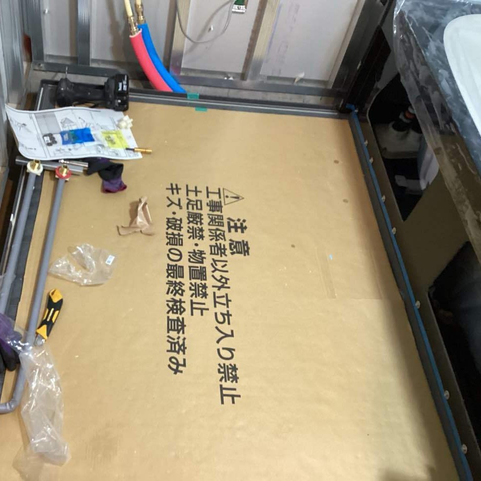 組み立て作業中