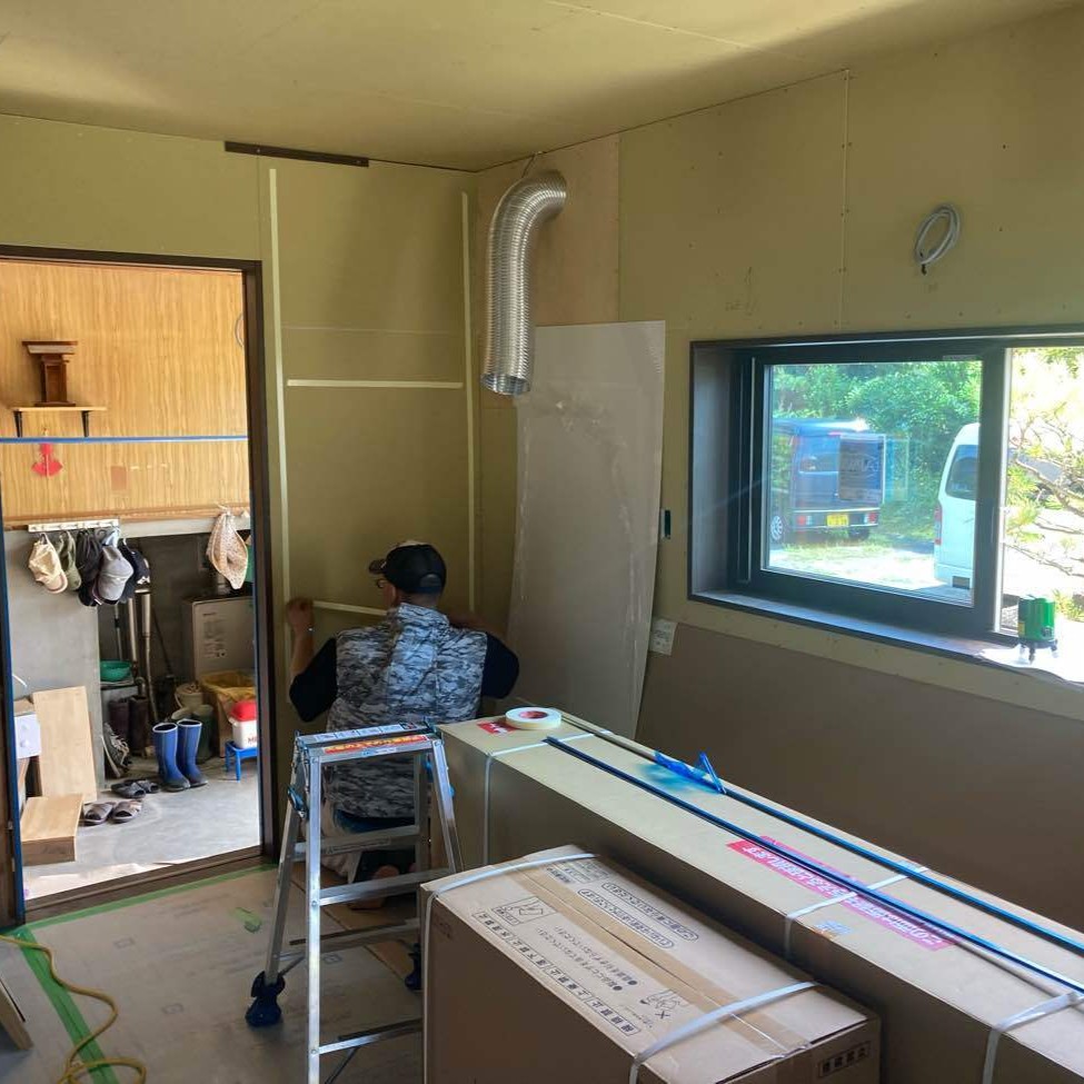 キッチン施工中
