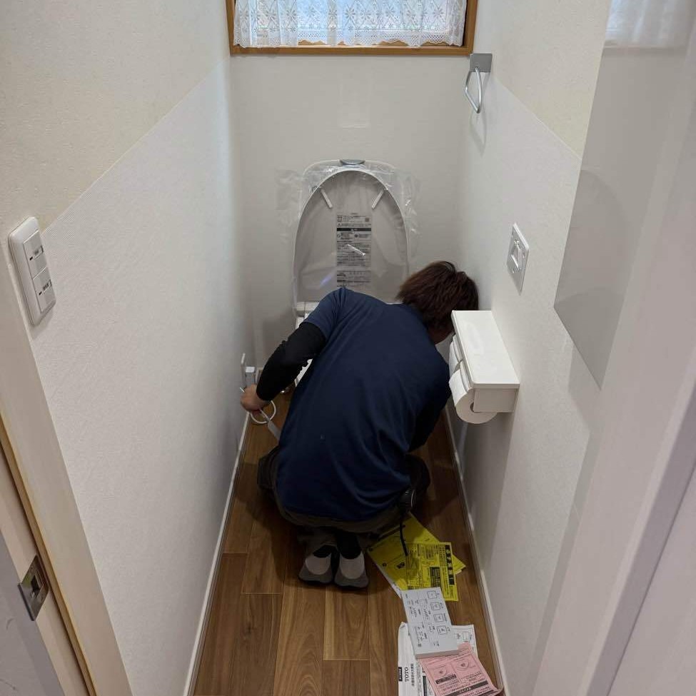 トイレ設置中
