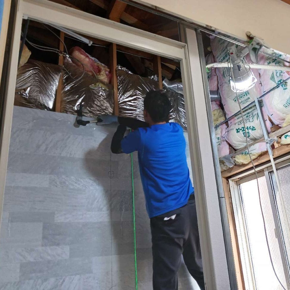 浴室組み立て中