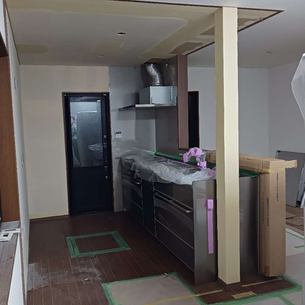 キッチン組み立て完了。